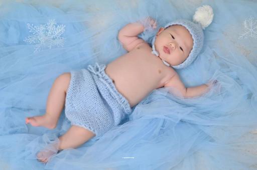 明港宝宝睡觉爱笑 明港宝宝睡觉爱笑